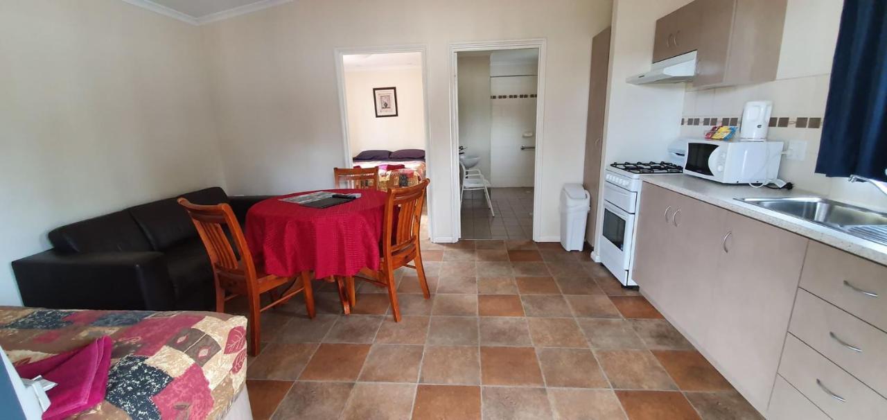 Pinjarra Caravan Park And Cabins Kültér fotó